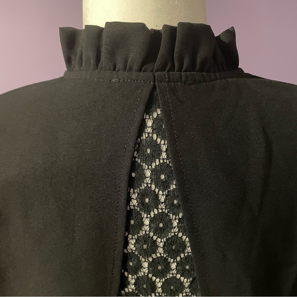 SHEIN Black V-Neck Top with Lace Sleeves - Picture 4 of 6